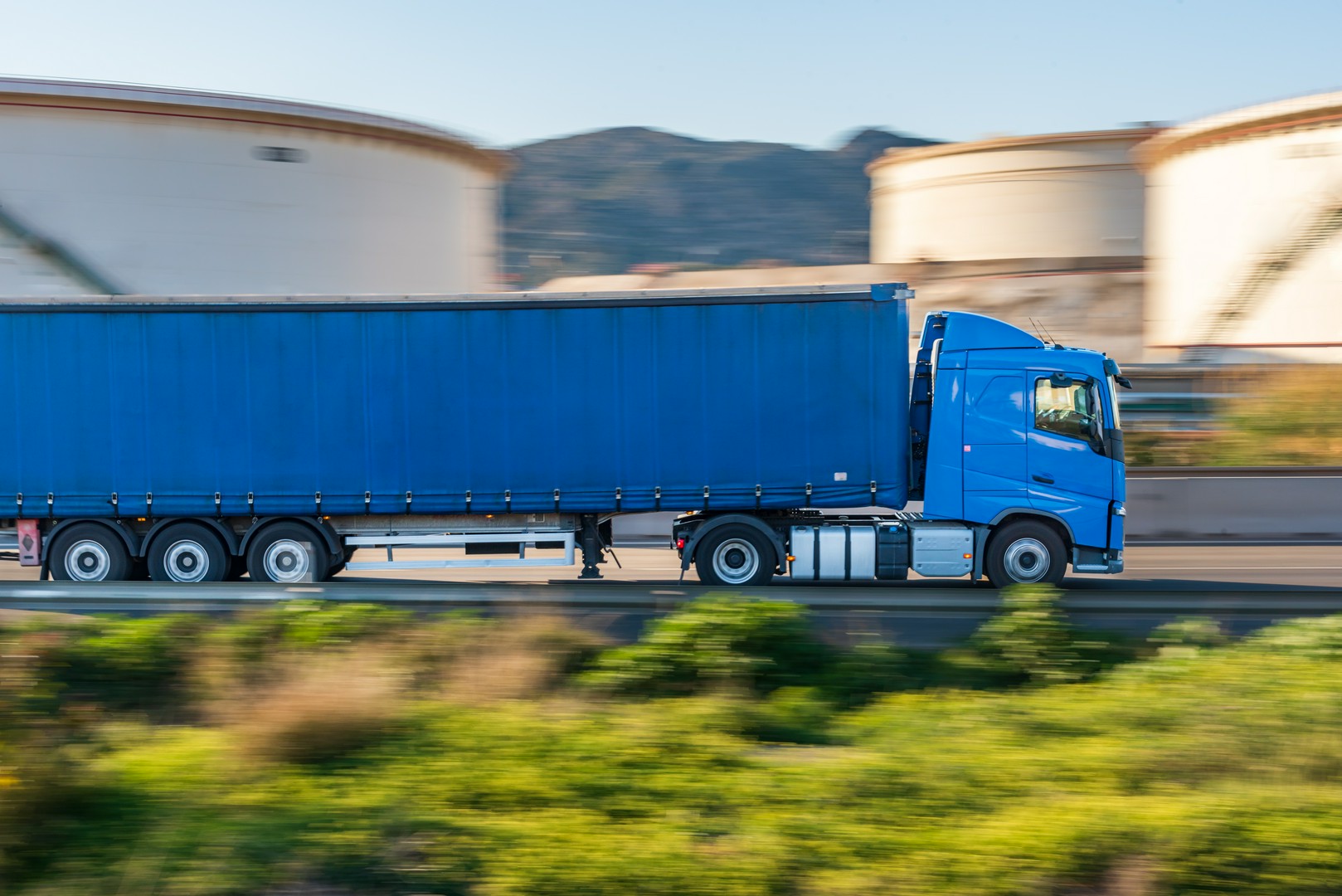 Usługi transportowe a ochrona środowiska, czyli jak być zielonym w logistyce?