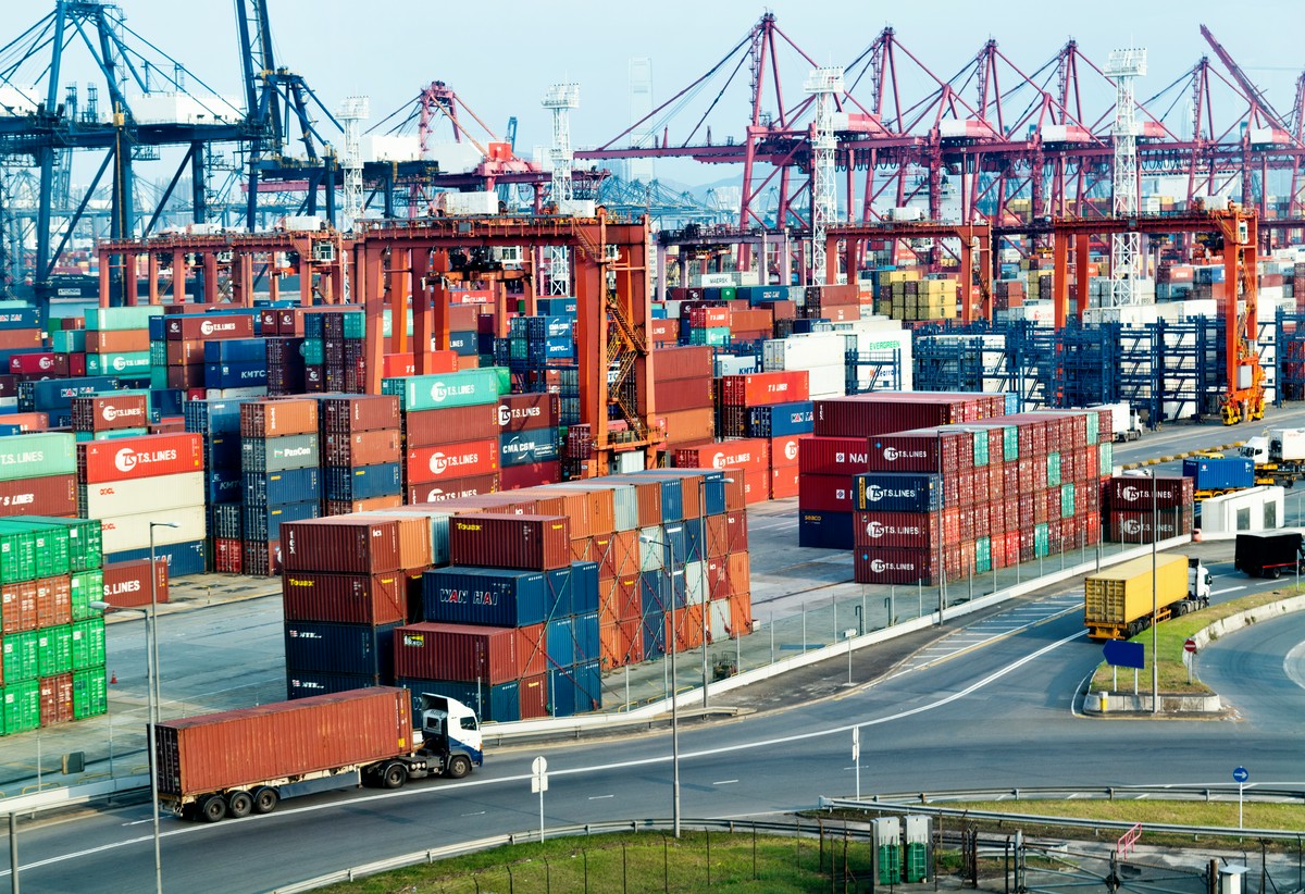 Usługi transportowe a ochrona środowiska, czyli jak być zielonym w logistyce?